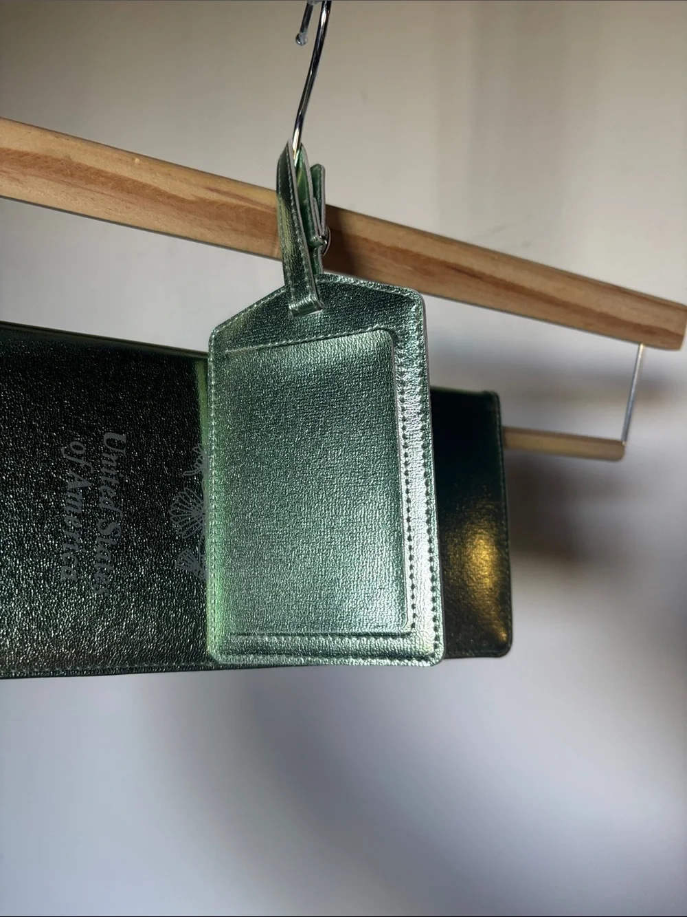 SET Metallic Green Passport Holder & Luggage Tag